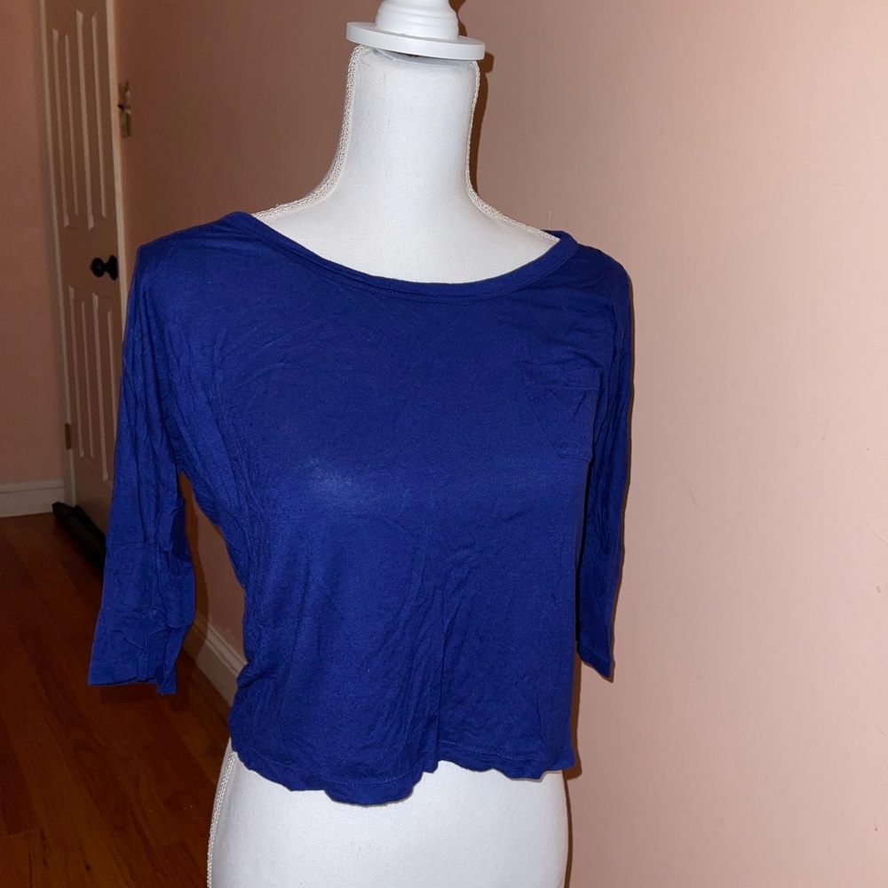 Navy blue 3/4 sleeve crop top with front pocket